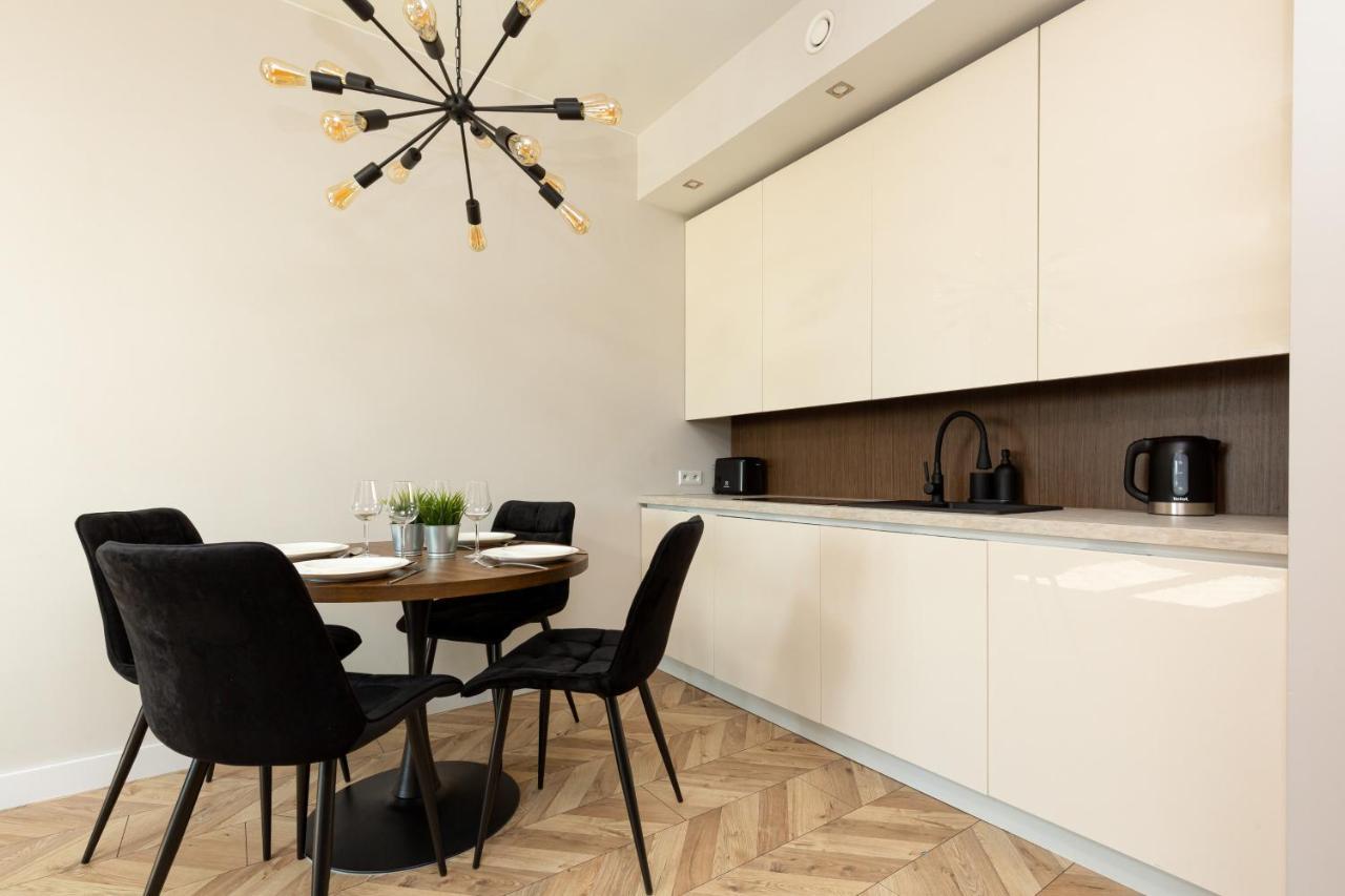 ורשה Platinum Towers Apartment With Parking By Renters Prestige מראה חיצוני תמונה